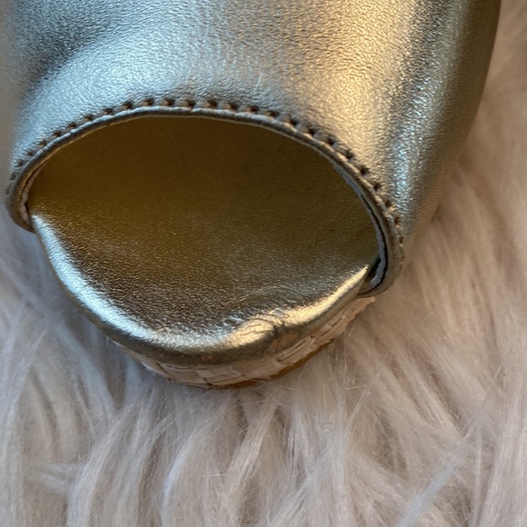 Lilly Pulitzer Kristin Slingback Wedge Sandal in Gold Metallic Leather, Size 6M - Picture 17 of 17